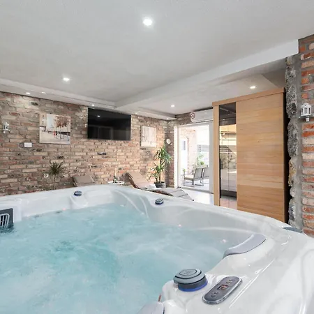 Cozy In With Sauna בית נופש Gračac