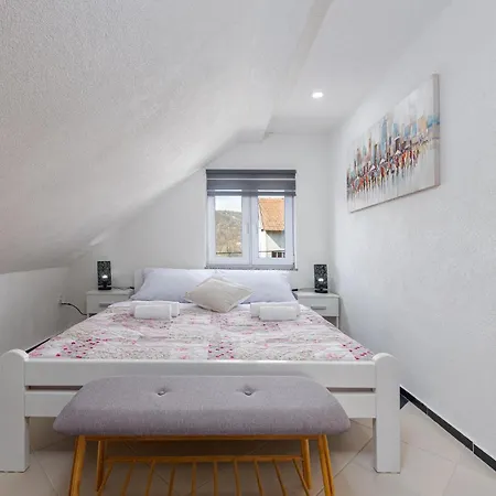 בית נופש Cozy In With Sauna *