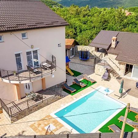 Lovely In With Sauna Gračac