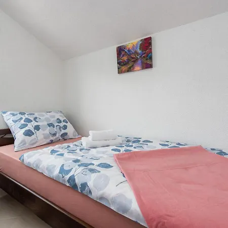 Cozy In With Sauna Gračac