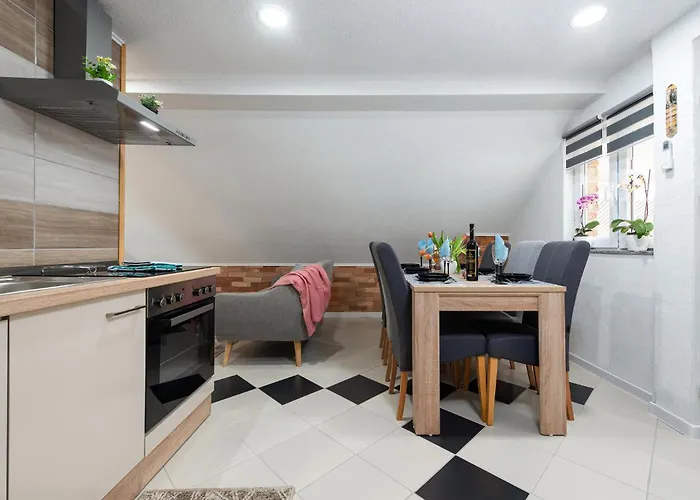 Cozy In With Sauna * Gračac