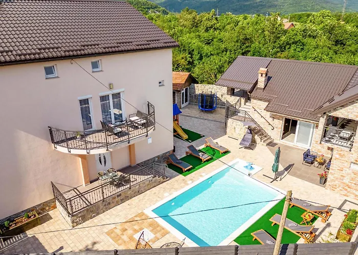 Cozy In With Sauna Gračac