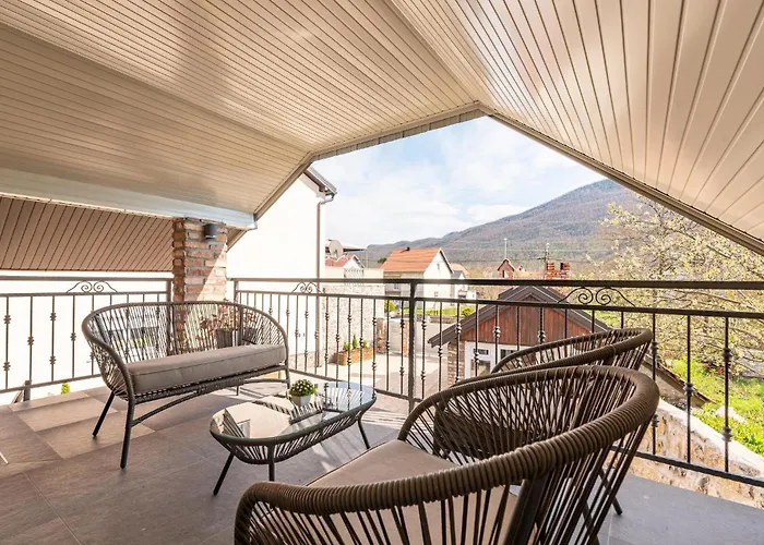 펜션 Cozy In With Sauna Gračac